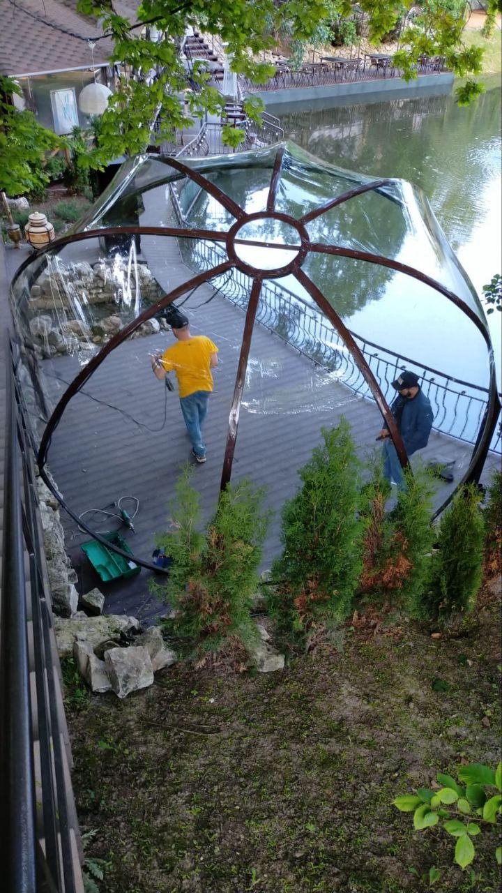Монтаж прозрачных ПВХ штор на купольной террасе в Ржеве